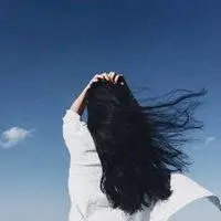 2017纯美女生头像 一头齐腰的长发