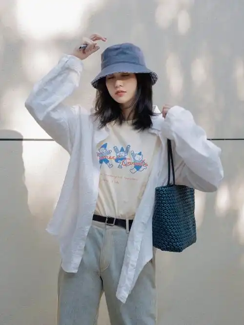 来自博主@徐一叉t恤和牛仔裤,搭配米嘉朵日系渔夫帽,帽身选用日本棉麻