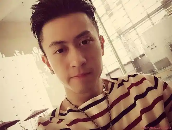 秦奋为什么叫沪上皇 撞毁三千万法拉利淡定坐车上玩手机 秦奋为何不