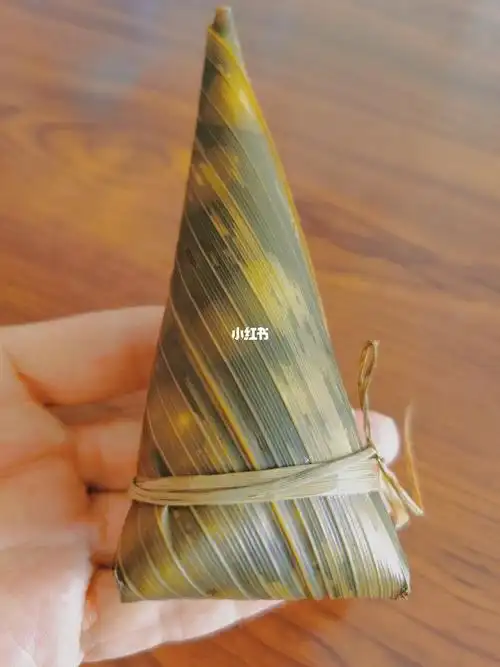 超爱这种花粽叶包的牛角粽子!看着好看,吃着舒服,自己包的放心食用.