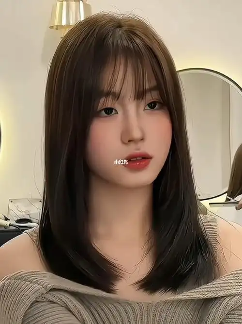 96分享一款超级适合方圆脸的减龄锁骨发,整体看起来比较甜美可爱