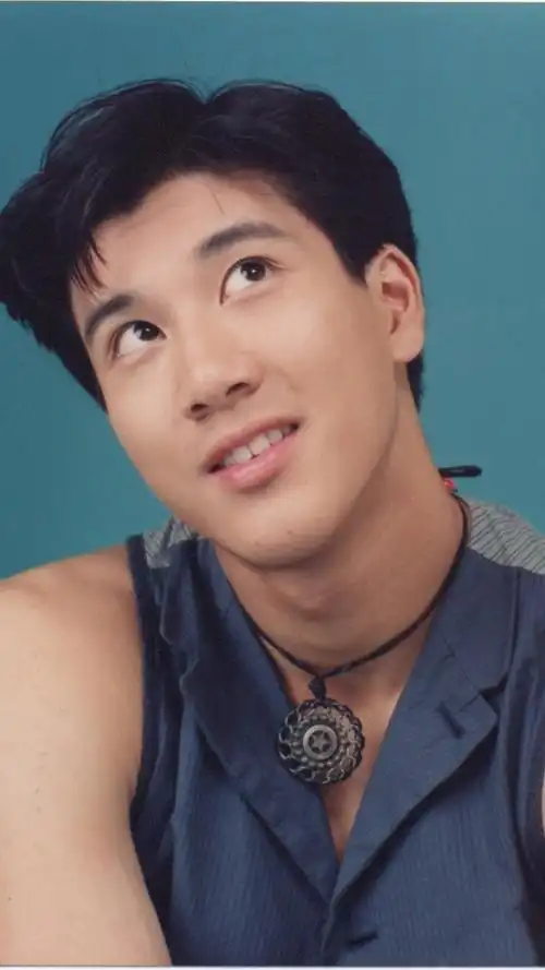 王力宏20年前出道青涩照