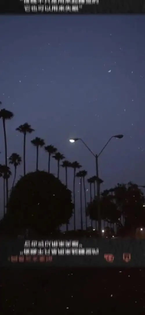 "你说 痛哭的夜晚和惊醒的凌晨 哪个更可怕"网易云