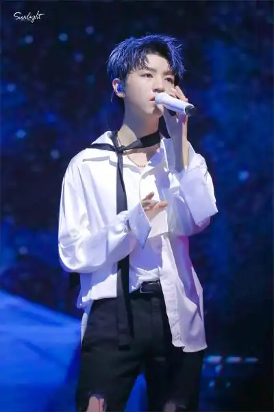 王俊凯 四周年 蓝色头发 小凯 水星记