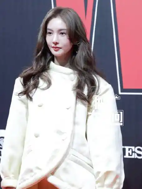 走红毯##金晨说南来北往要播了##w年度盛典红毯#狐厂大拷问的微博视频