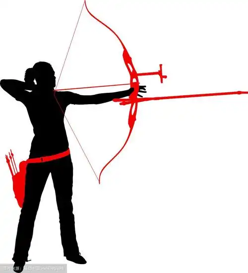 剪影迷人的女弓箭手正在弯弓