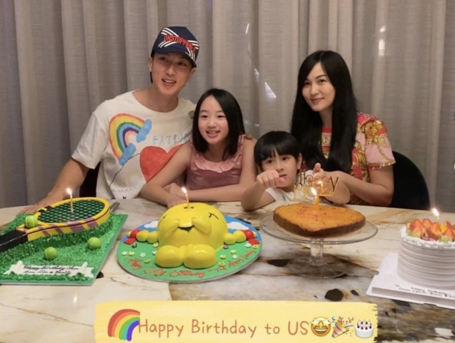 吴尊一家四口同庆生 全家人在生日这天给医护人员捐了1000套防护服