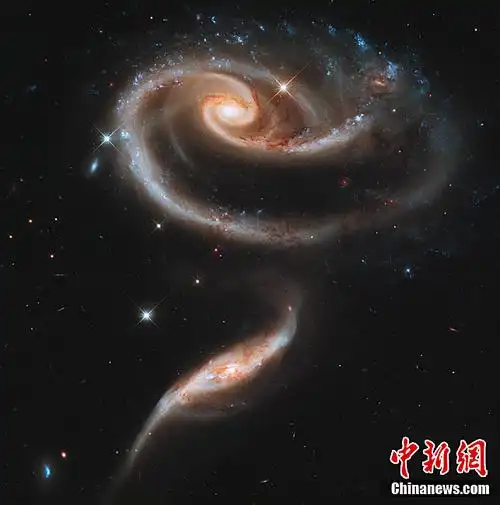 nasa发布最新星系图像纪念哈勃升空21周年