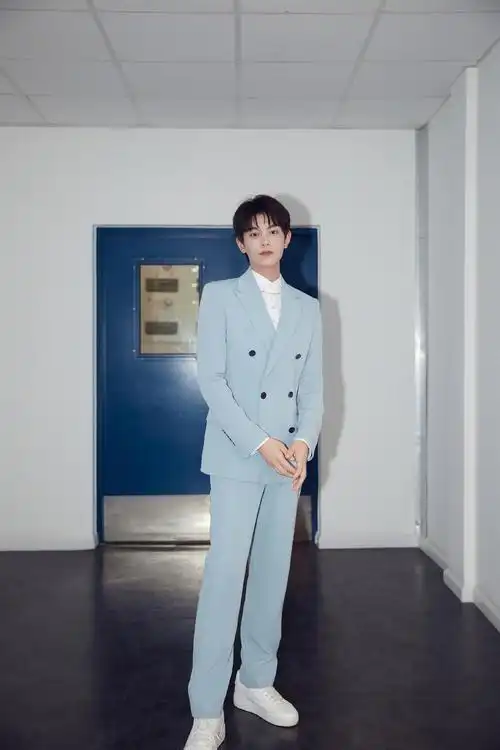 丁禹兮欧莱雅直播look