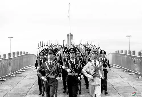 威武之师-三军仪仗队之国旗护卫队-祝贺老师佳作荣获黑白影像首页精华