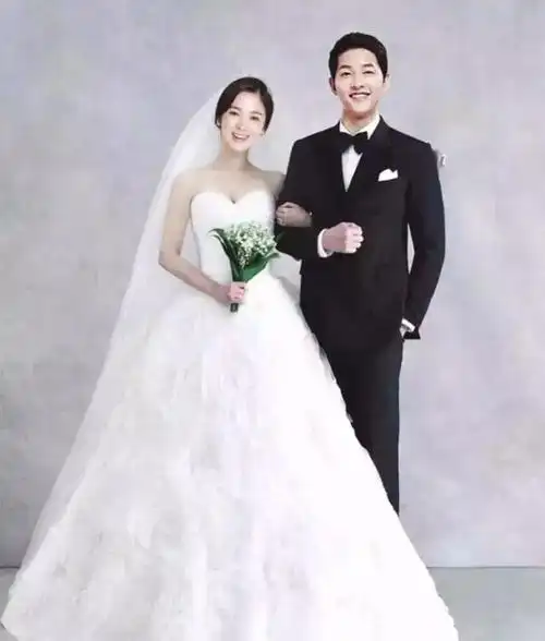 宋仲基和宋慧乔不戴结婚戒指了吗(宋慧乔深夜晒与男性合照)(13)