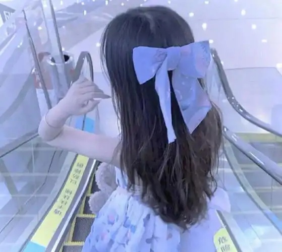 风格头像蓝色发色系真人女生头像