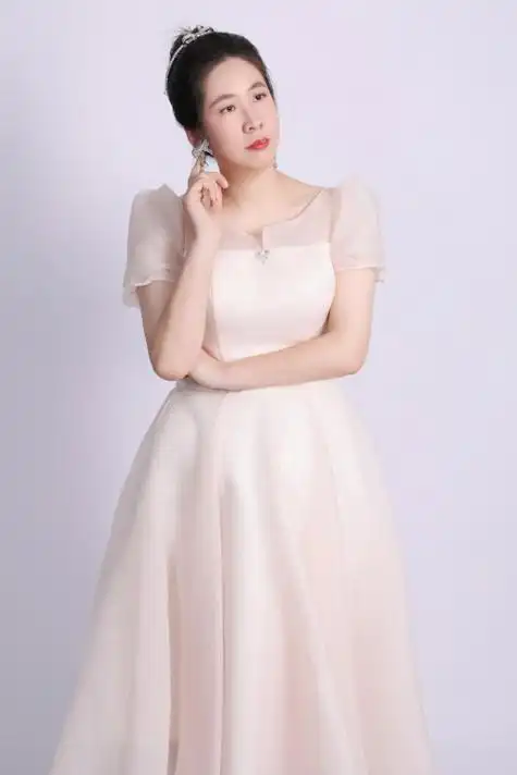 模特李妮妮:端庄淑女风格签约新起航_表演_演艺_广告