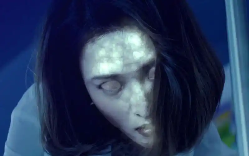 女同事突然变异成丧尸,我该怎么办?