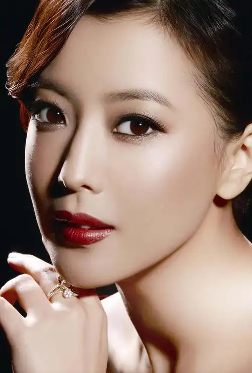 韩国第一美女金喜善她的鼻子是假的!