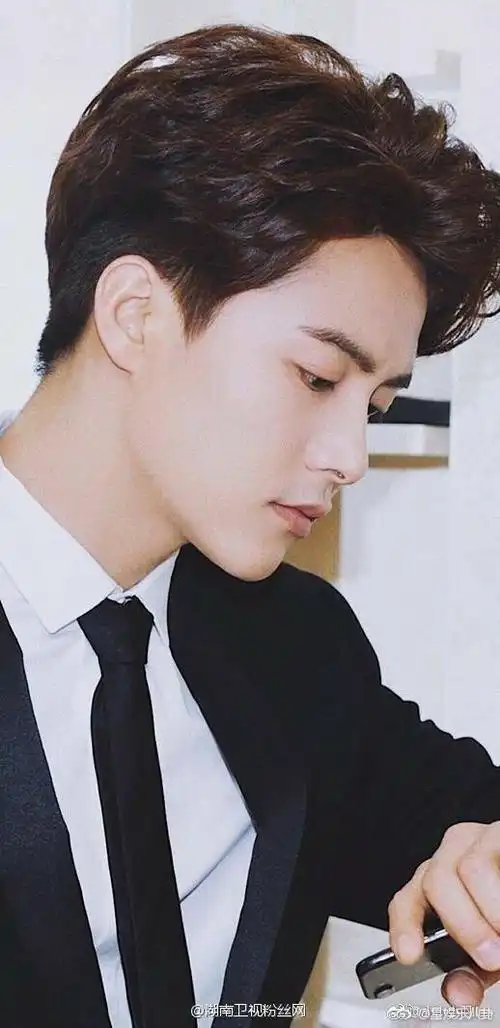 马天宇侧颜杀,丰神俊朗,眉目如画,是漫画里走出来的"少年"呐_新浪看点