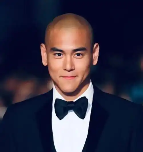 吴亦凡真的很懂,尽管光头