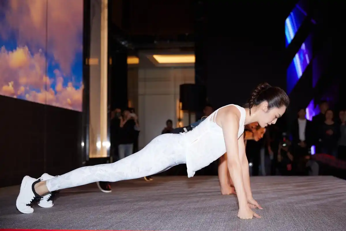 现场,大姚不仅分享了自己的运动经验,还和世界级女