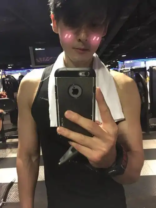 郭品超这健硕肌肉逆龄颜值让人无法相信他是42岁大叔啊