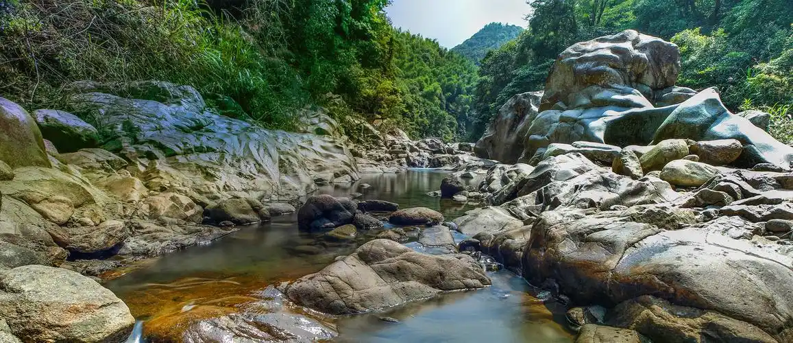 江西九瀑峡景区位于抚州市乐安县南部招携镇,南接