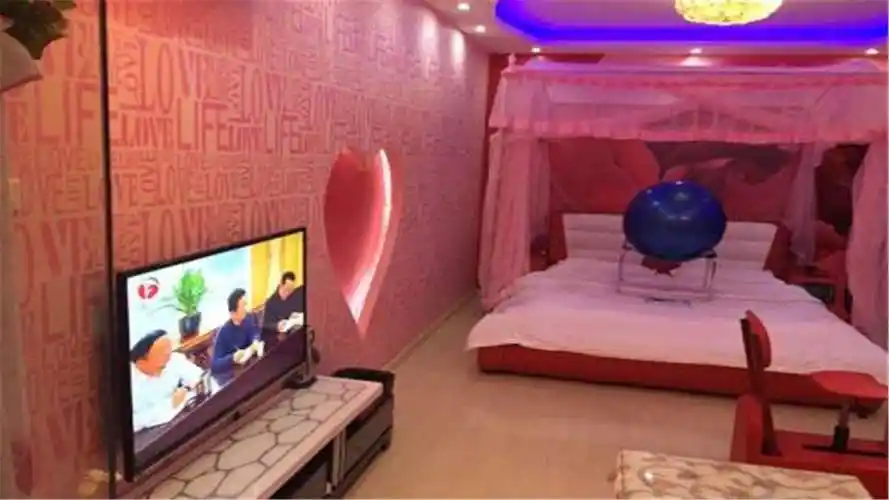 原创酒店情侣房中的水床有啥作用与普通床有何区别看完可算明白了