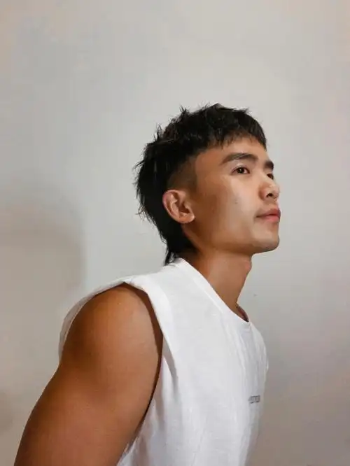 男生发型推荐清爽小狼尾怎么剪