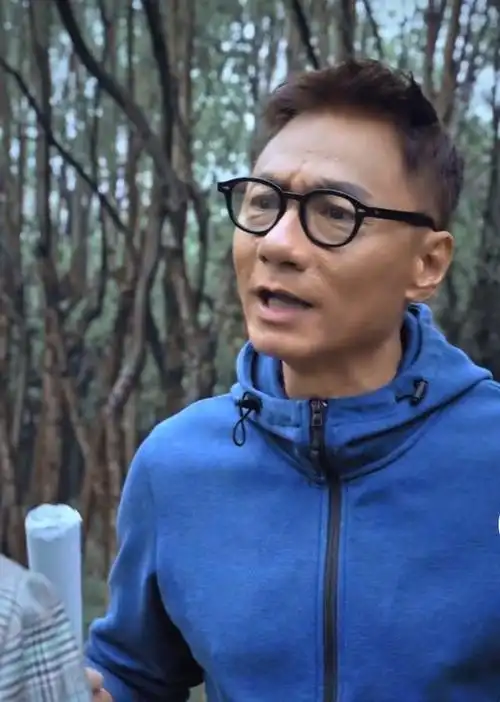 60岁林俊贤片场痛批女星,曾患病不能染发,破产后为复出冒险染黑