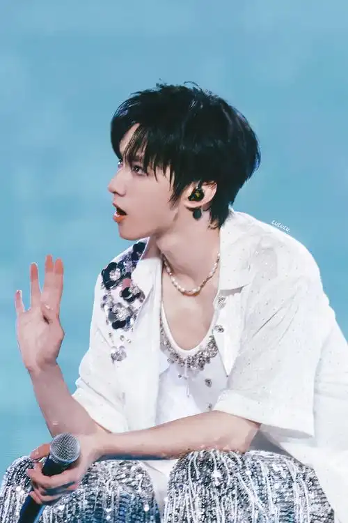 与刘耀文共赴夏际心动