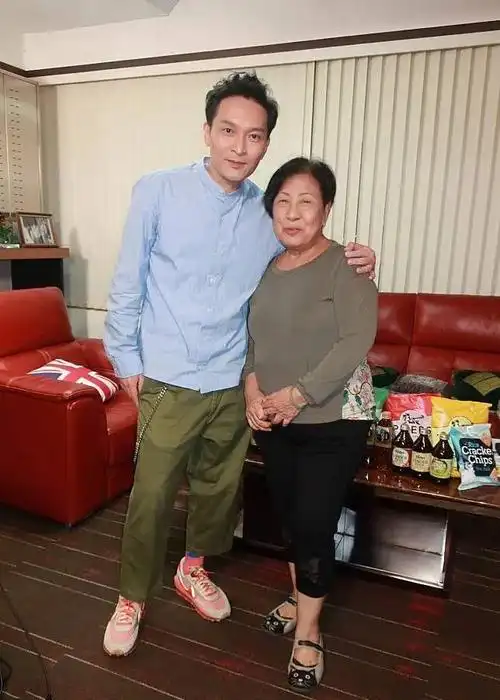 身高被tvb弃用,靠《爱·回家》获关注感恩有工开|朱茵|tvb|郑少秋