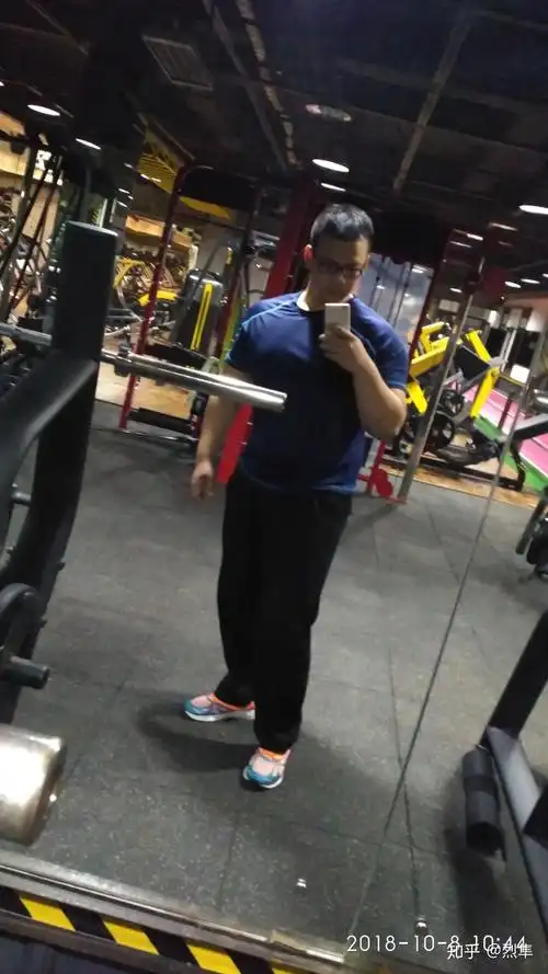 男生身高179体重180斤胖吗