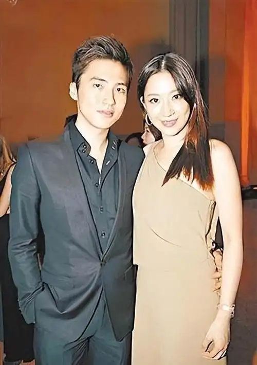 那就是香港富商蔡加赞的妻子汪圆圆在豪门阔太圈遭到冷落