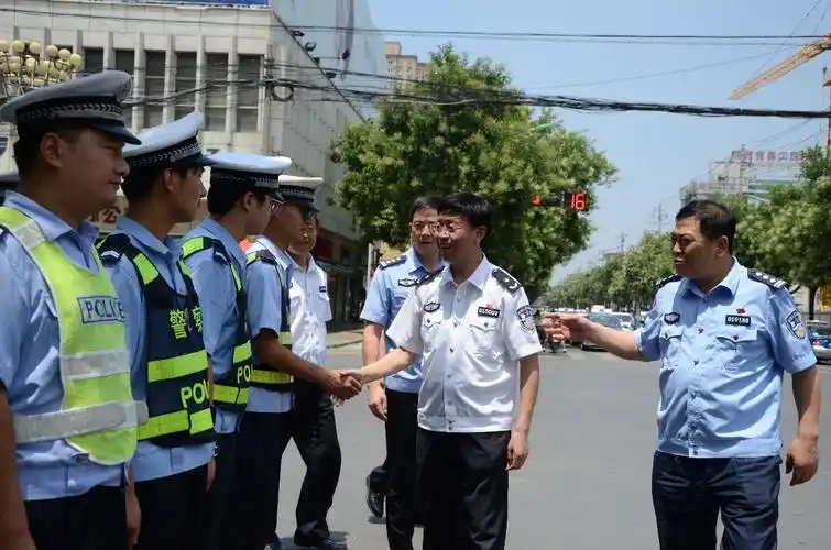 市公安局副局长李剑博看望慰问户县民警