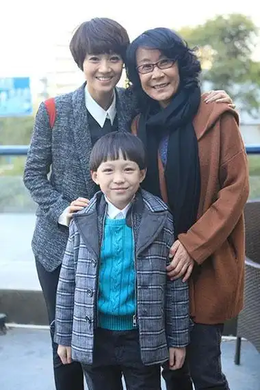 唱红《军港之夜》的苏小明,法国丈夫不被人知,女儿像极了妈妈|歌曲