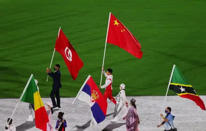 东京奥运会闭幕式举行,中国代表团旗手苏炳添入场_体育_视点网