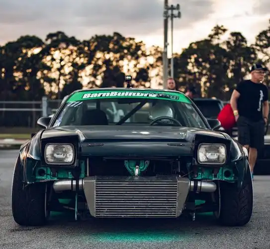 让人无法欣赏的改装车风格!-新浪汽车