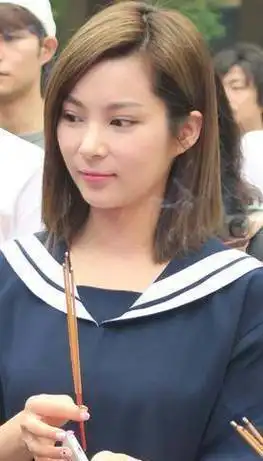 闺蜜好友陪同,其中一个竟是何猷君前女友_袁紫侨_奚梦瑶_朋友