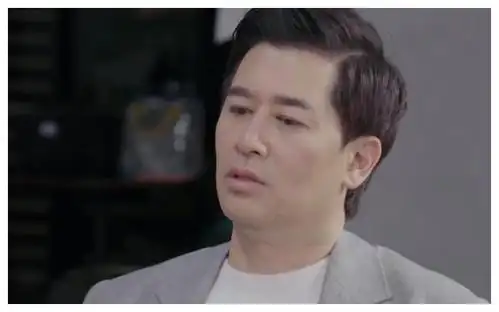 53岁崔伟别墅请2个保姆吃800元龙虾精英圈层让黄奕惭愧