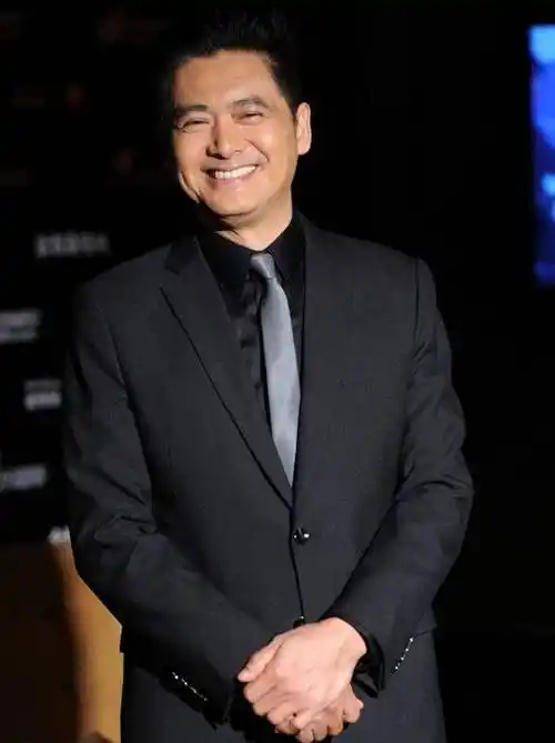 明明功成名就,偏偏无缘子女,公开暗讽章子怡的周润发说:无所谓_孩子