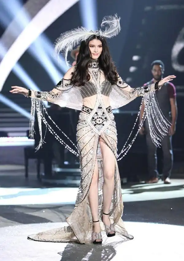 维密国际超模时装走秀,一起感受专业的t台魅力!