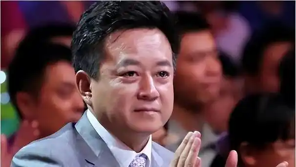 赢了官司,输了事业,60岁"被迫隐退"的朱军,如今过的怎么样?