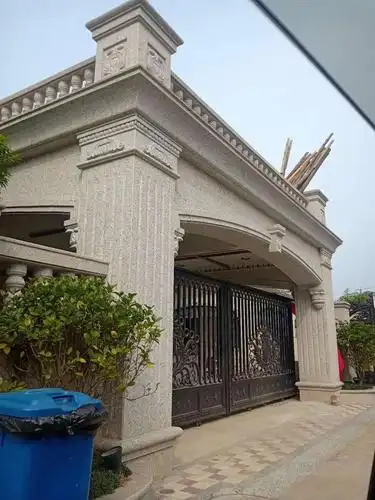 碧桂园多栋别墅门前增加了围栏,大门,网友说,这是乱搭乱建!