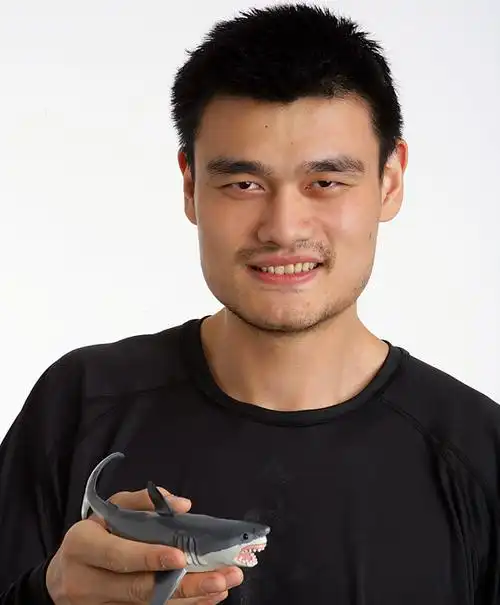 1/25 《体育画报》姚明珍藏照:犹记当年红衣少年