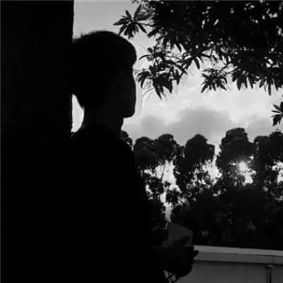 伤感头像男生孤独 黑色