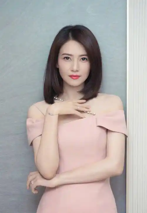 从古到今这样的长相往往是最耐看的那种沉稳,安心,冷静,温柔,坚定的