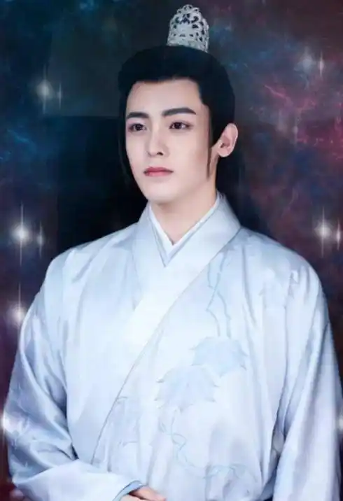 男明星白衣古装:王俊凯俊朗,罗云熙惊艳,我却没躲过清冷的肖战_造型