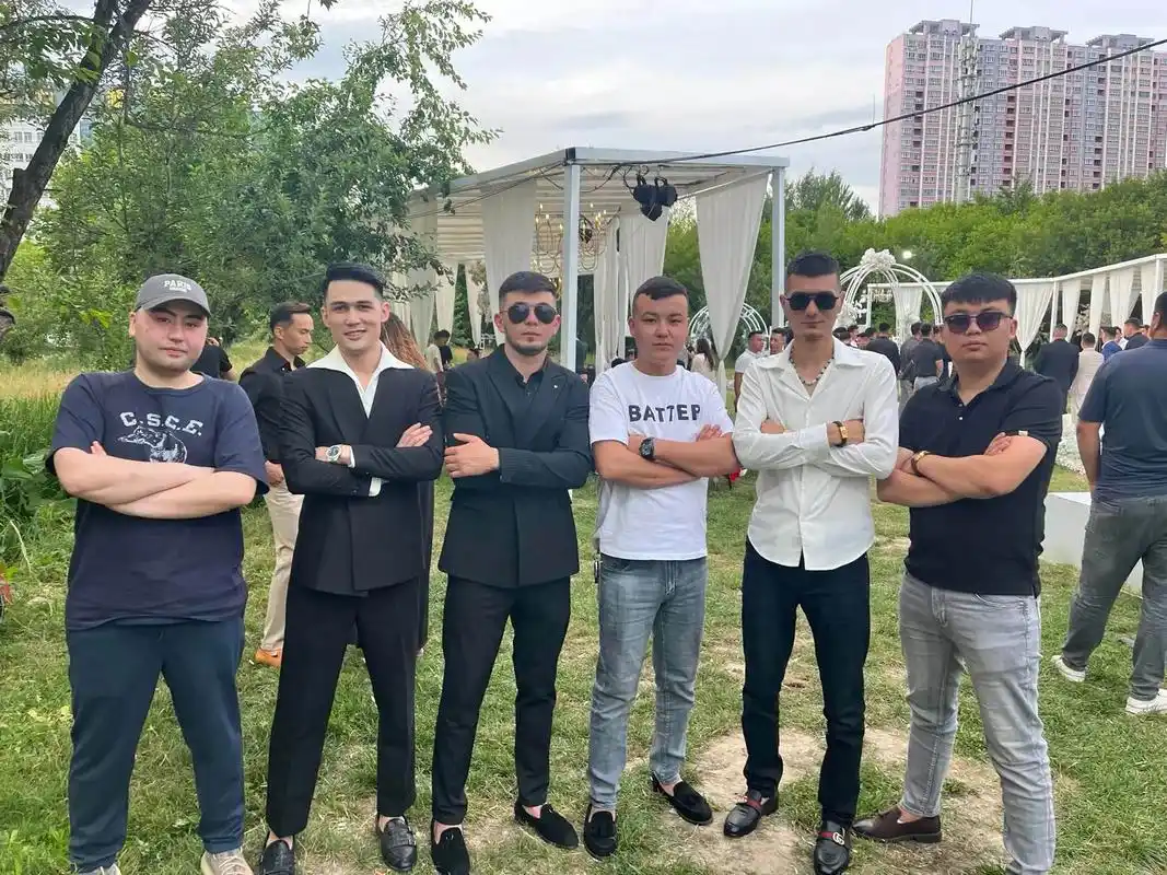 文案.#精神 #一群人 #大合照  何其有幸,上学一起,社会 - 抖音