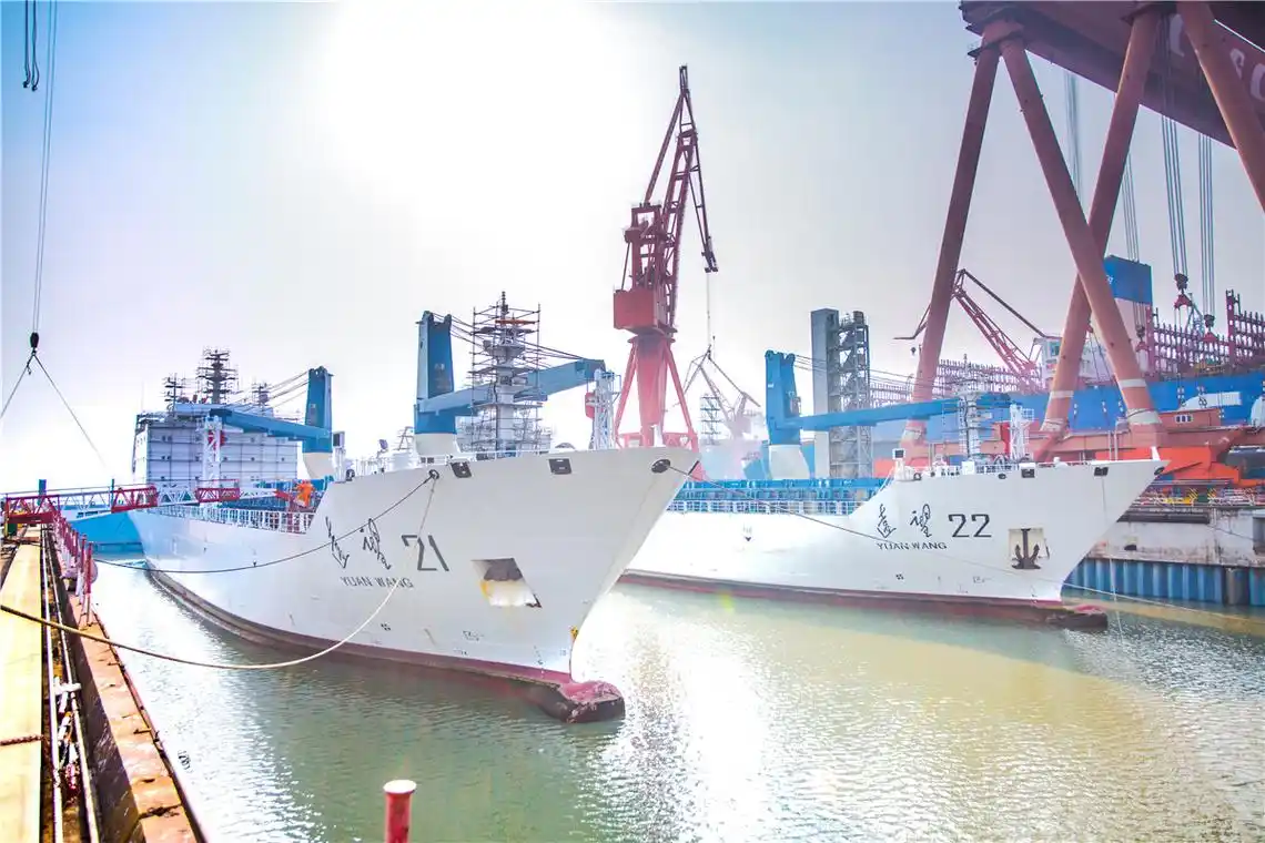 江南造船厂来了两艘巨轮!来看看工匠们如何修理火箭运输船