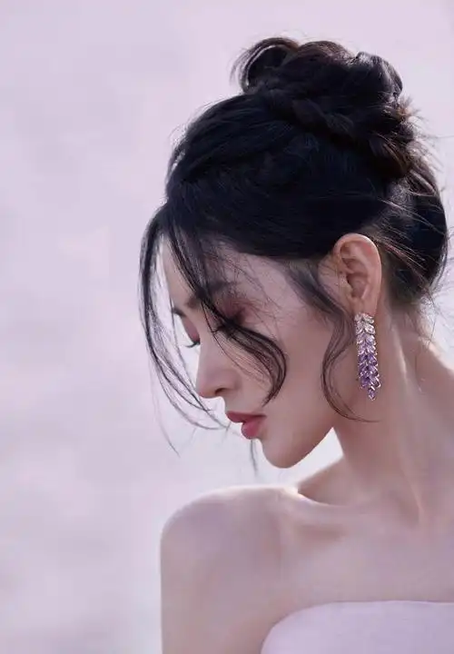 明星如何打造侧颜杀张天爱做操陈小纭磨骨闫妮补胶原蛋白