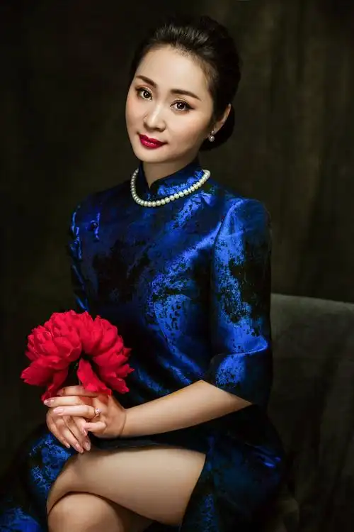 女高音歌唱家赵娜为爱隔离mv上线这个春天为爱歌唱