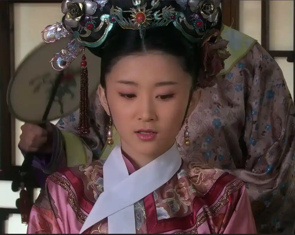富察贵人位分不高,头上的首饰比贵妃还贵重,谁给的胆儿?
